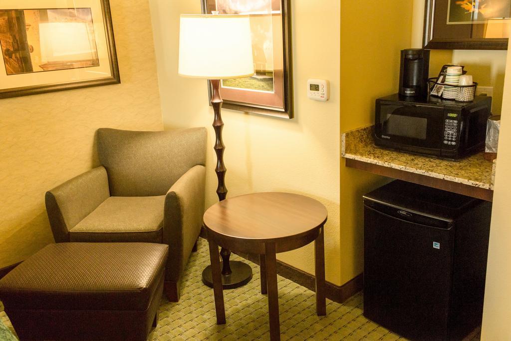 Little Missouri Inn & Suites New Town Екстериор снимка