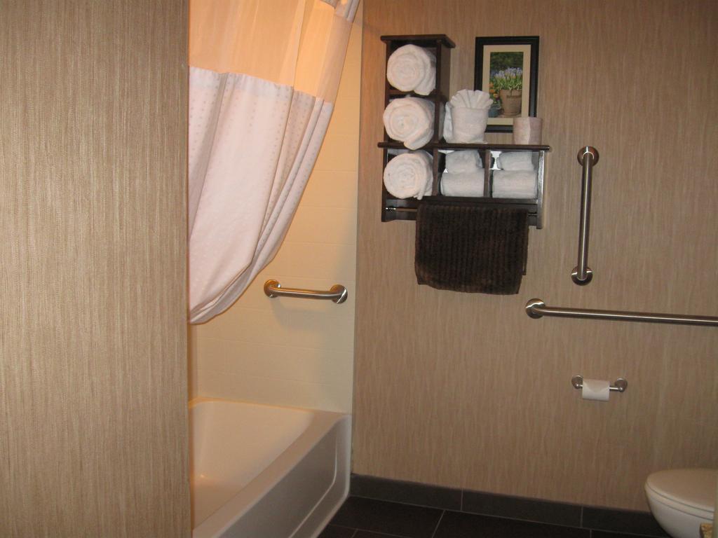 Little Missouri Inn & Suites New Town Стая снимка