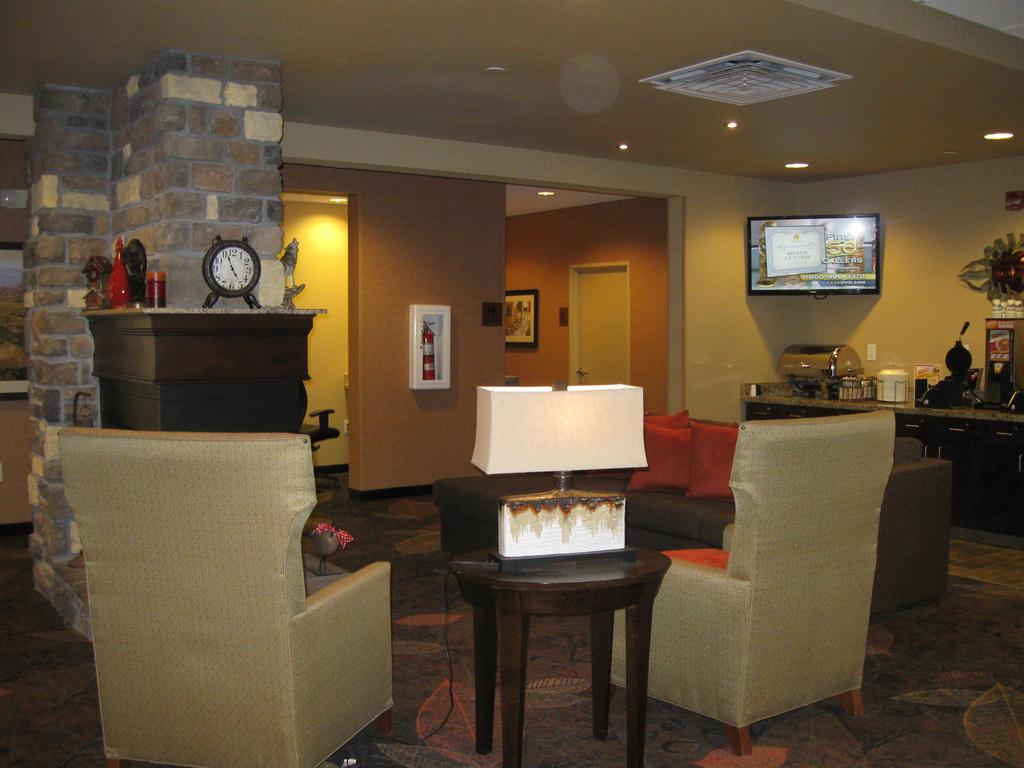 Little Missouri Inn & Suites New Town Екстериор снимка