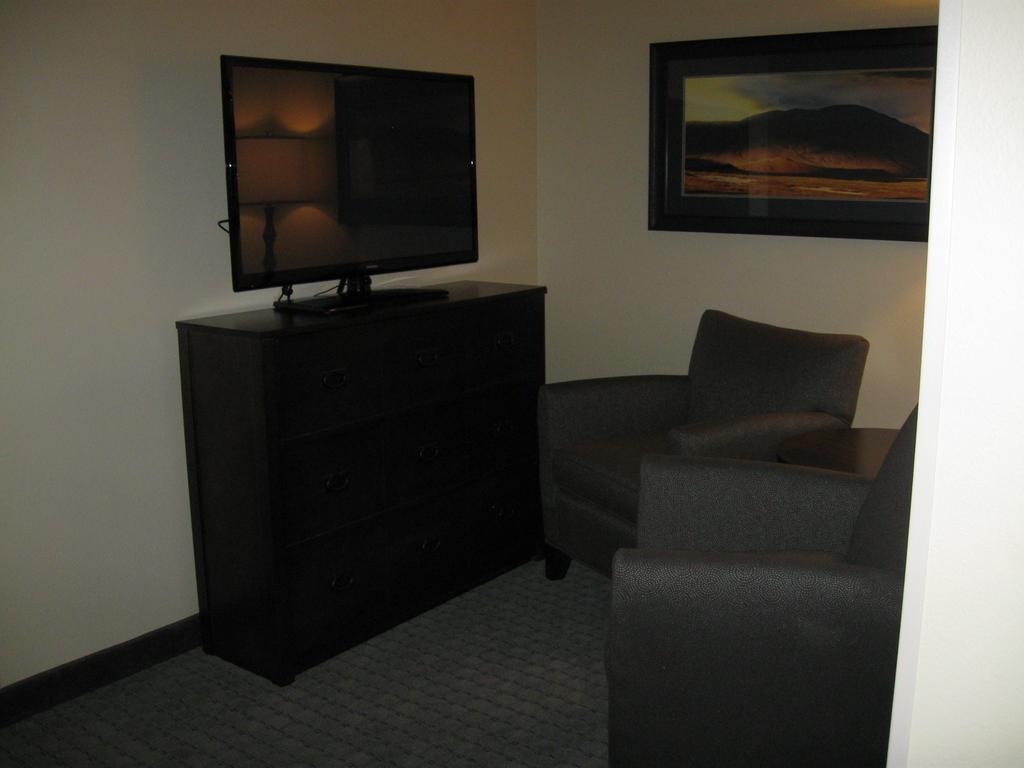 Little Missouri Inn & Suites New Town Стая снимка