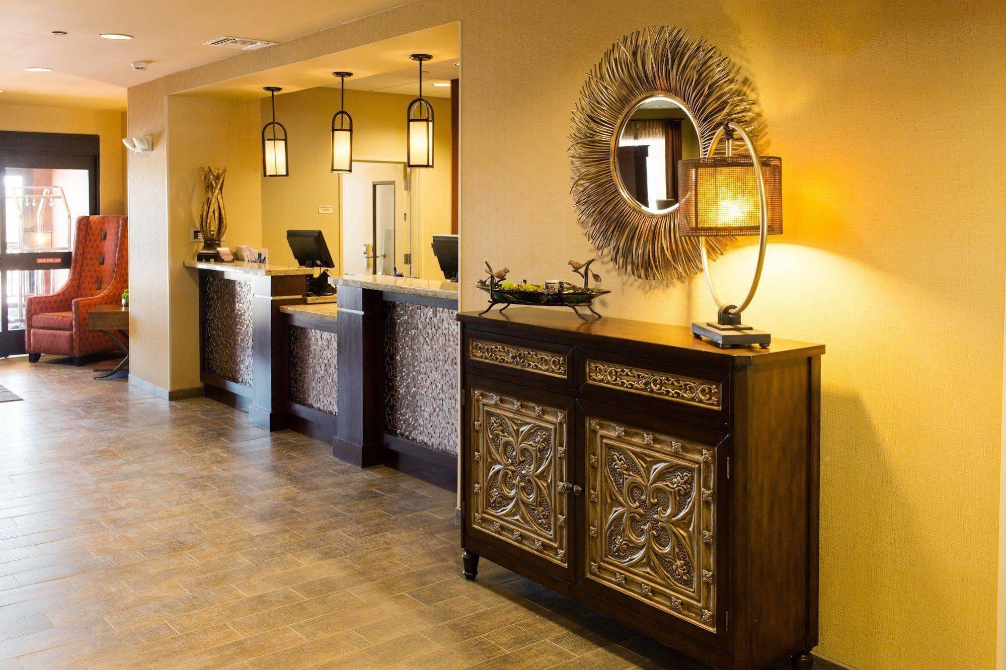 Little Missouri Inn & Suites New Town Екстериор снимка