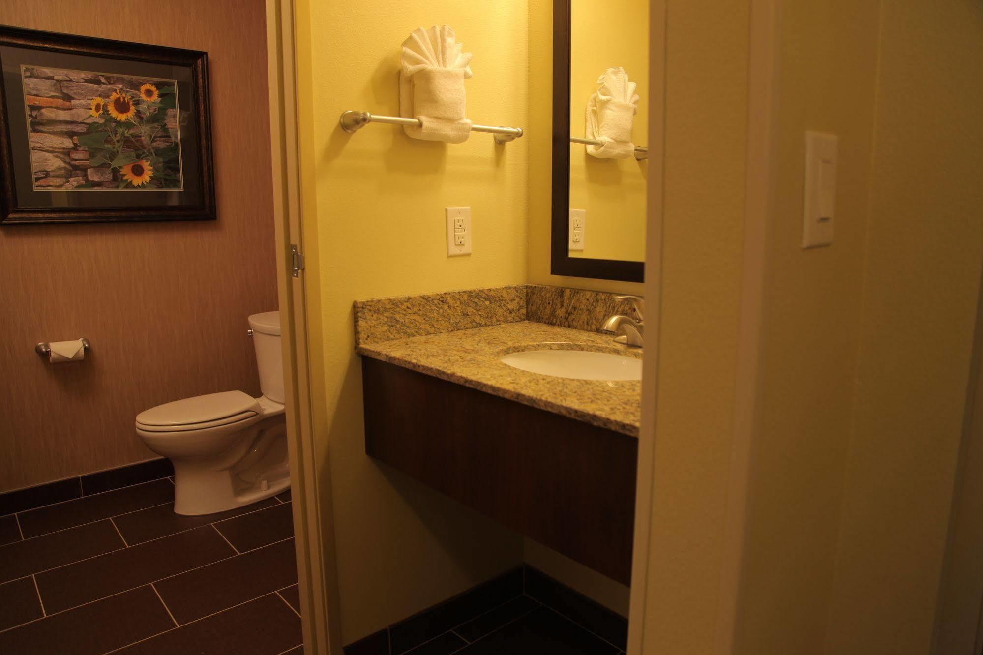 Little Missouri Inn & Suites New Town Екстериор снимка
