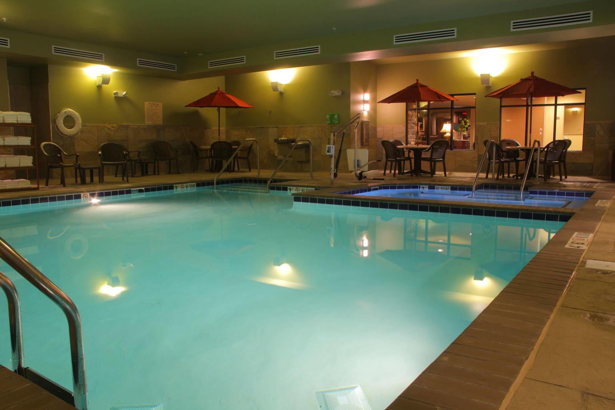 Little Missouri Inn & Suites New Town Екстериор снимка