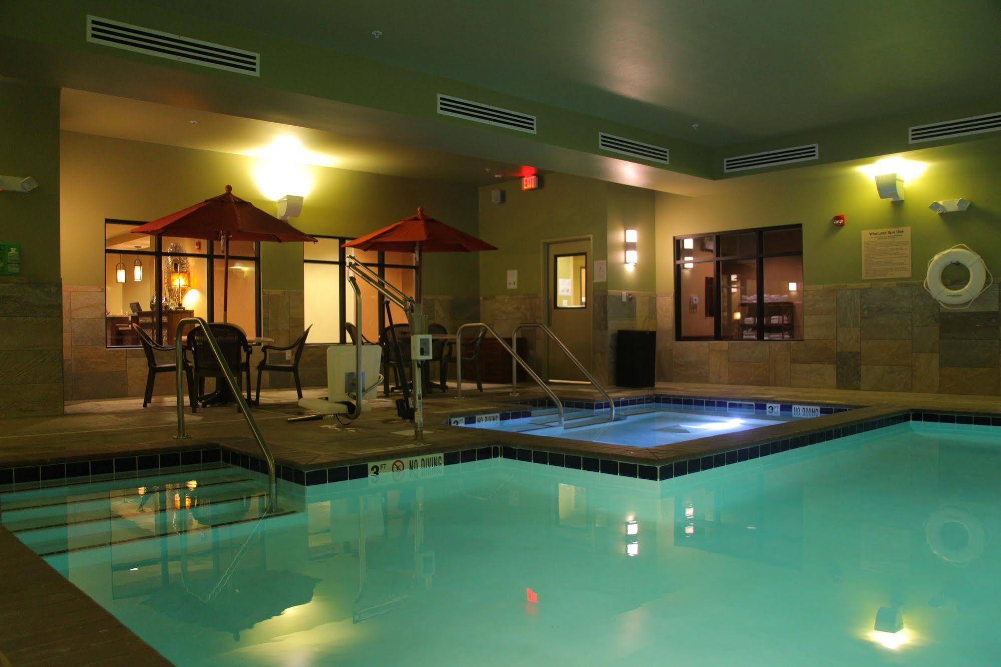 Little Missouri Inn & Suites New Town Екстериор снимка
